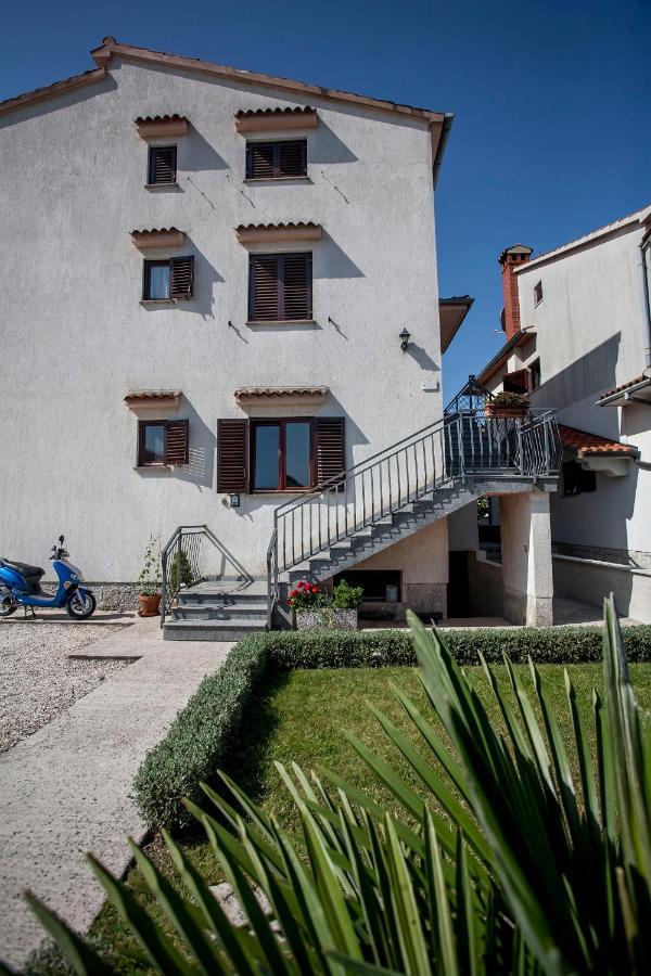 Apartmani Dragica ロヴィニ エクステリア 写真