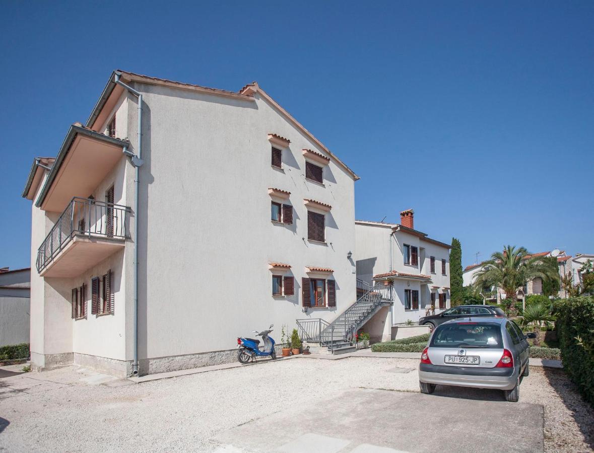 Apartmani Dragica ロヴィニ エクステリア 写真