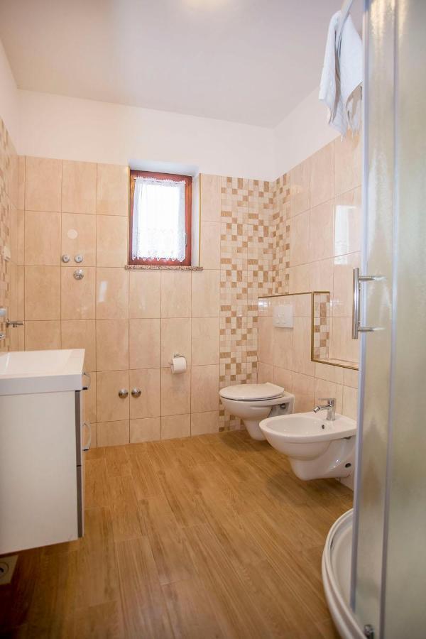Apartmani Dragica ロヴィニ エクステリア 写真