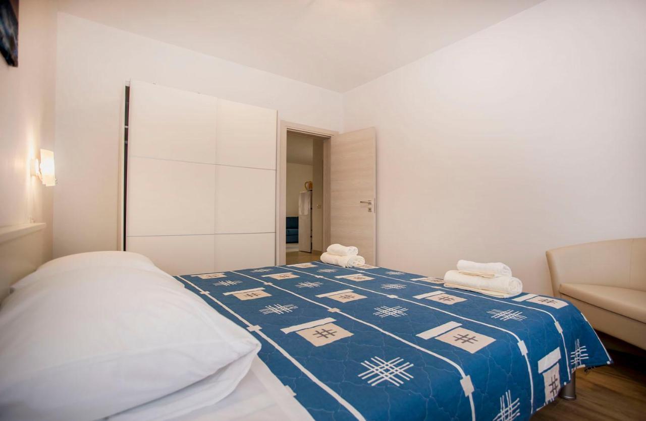 Apartmani Dragica ロヴィニ エクステリア 写真