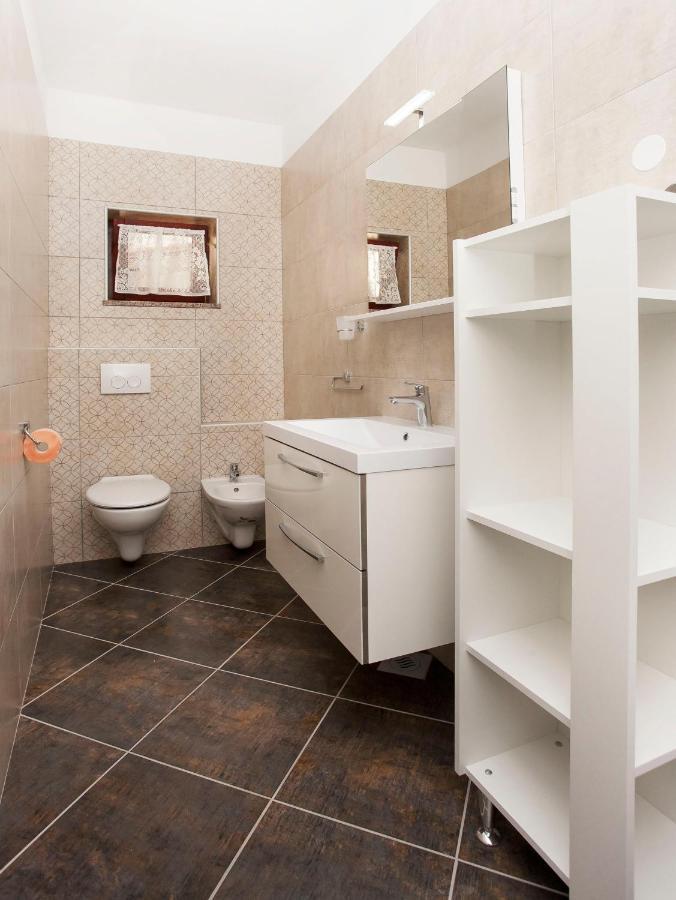 Apartmani Dragica ロヴィニ エクステリア 写真