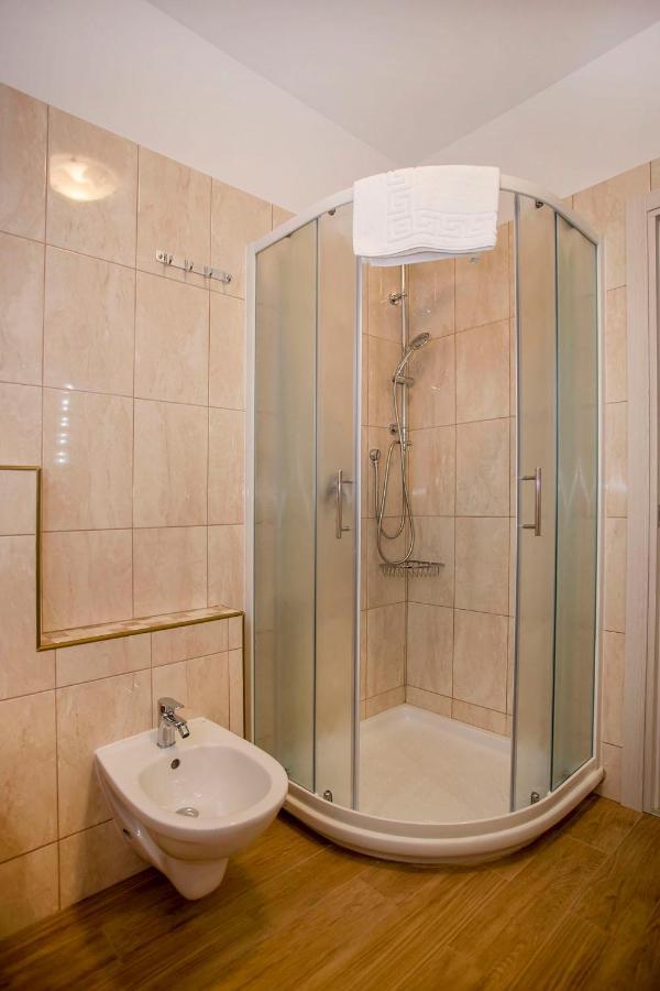 Apartmani Dragica ロヴィニ エクステリア 写真