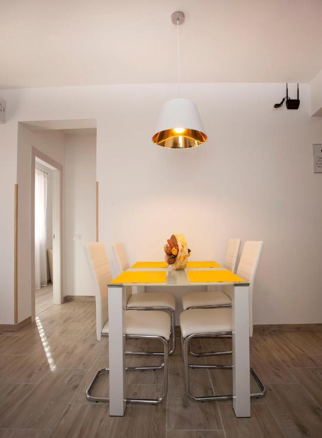 Apartmani Dragica ロヴィニ エクステリア 写真
