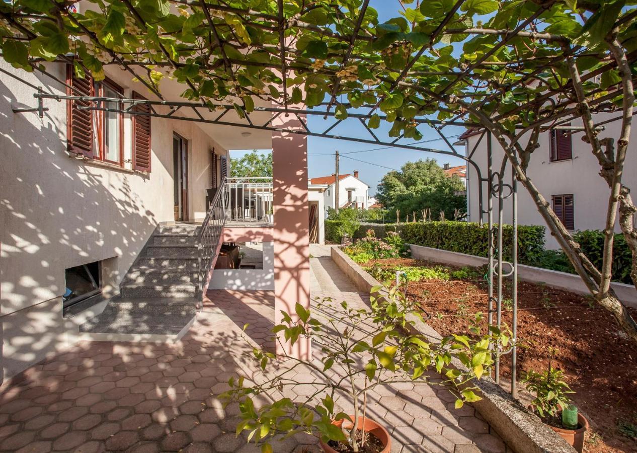 Apartmani Dragica ロヴィニ エクステリア 写真